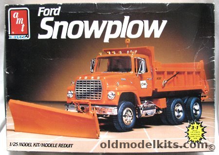 AMT 1/25 Ford LNT 8000 Snowplow / Dump Truck / Semi Truck - Builds One of Three Versions, 6635 plastic model kit